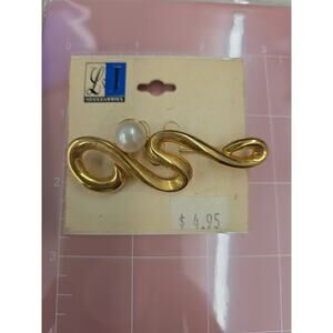 Vintage Gold Tone Pin With Faux Pearl J And L Accessories